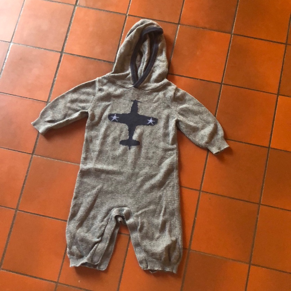 Baby gap onesie 6-12 months condition good.